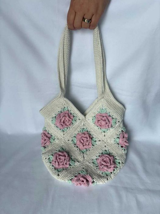 Sacosa crosetata, gentuta