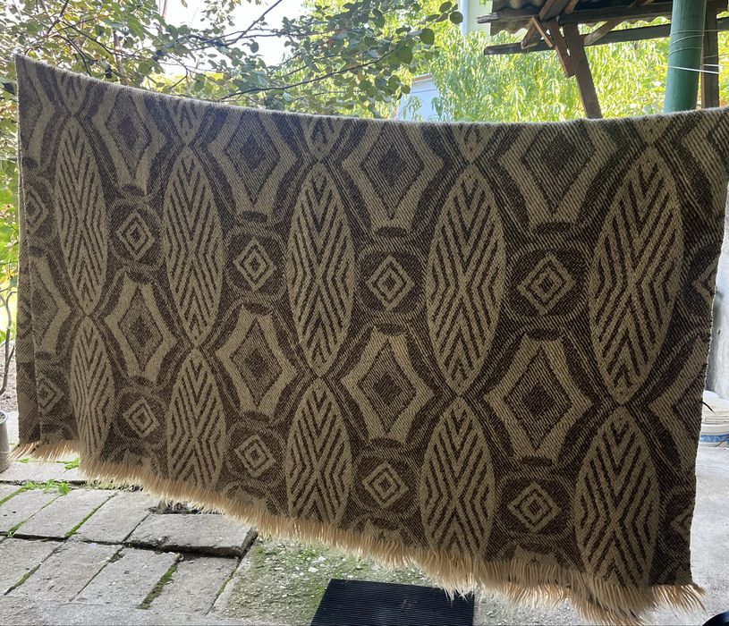 Ръчно такани родопски вълнени одеала,черги и губери