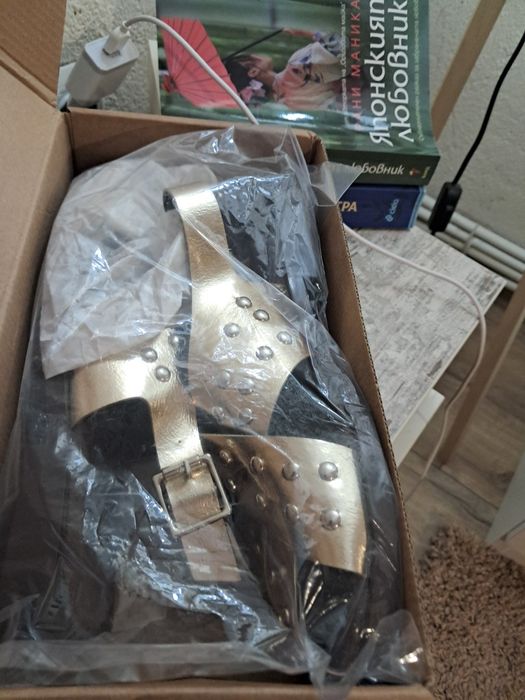 Дамски златисти сандали 38 номер