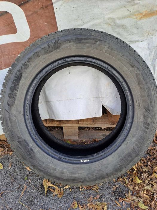 215/60/16 Goodyear зимни