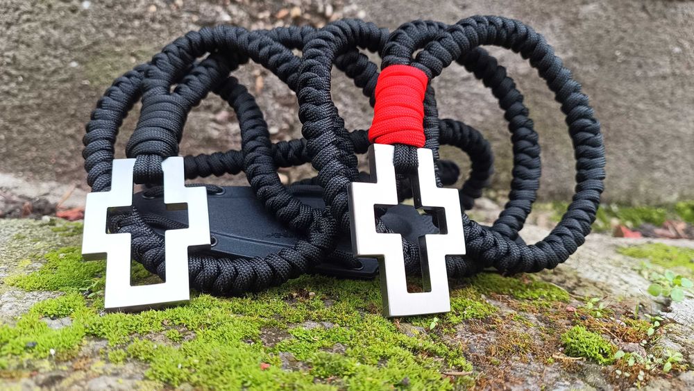 Плетен кръст-ръчно изработени бижута