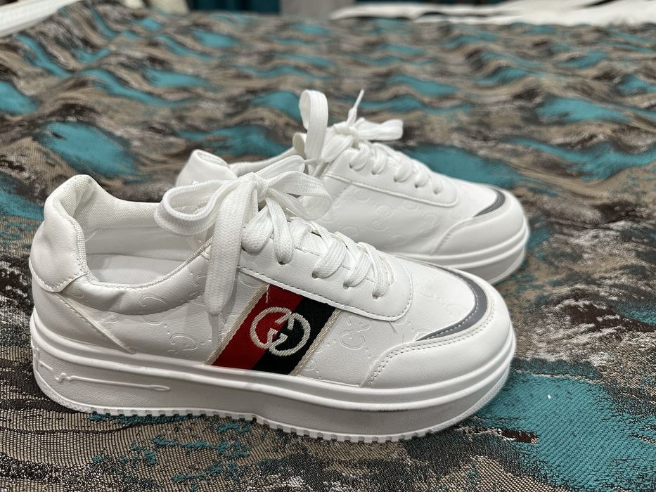 Ботинки белые, новые . Размер 38