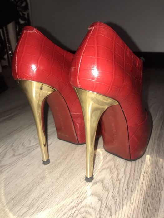 Botine de piele,Sasha Fabiani