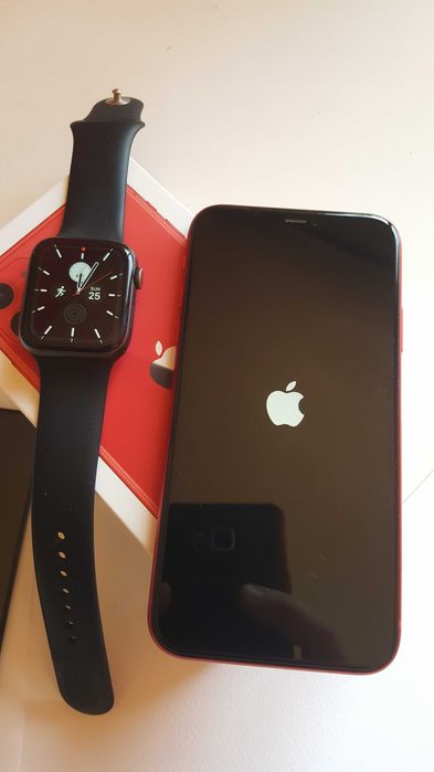 iPhone 11 + Apple Watch 4 Cellular