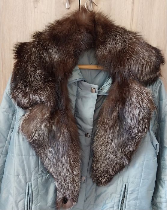 Дамски аксесоари:очила,портмоне,яка за палто и шалове