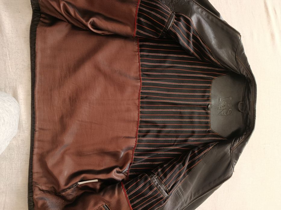 Срочно продаю натуральную кожаную куртку размер XL очень в хорошем сос