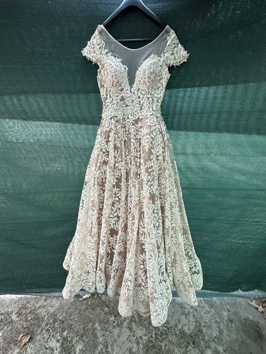 Официална рокля цвят шампанско