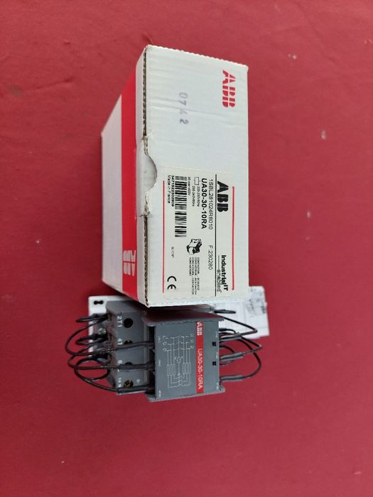 Продавам 7 контактора