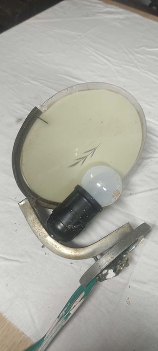 Лампион и за стената