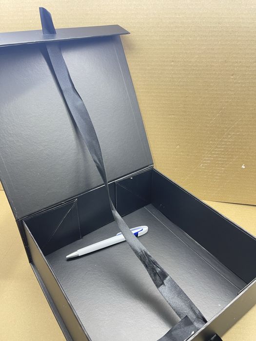 коробка плотная для подарков