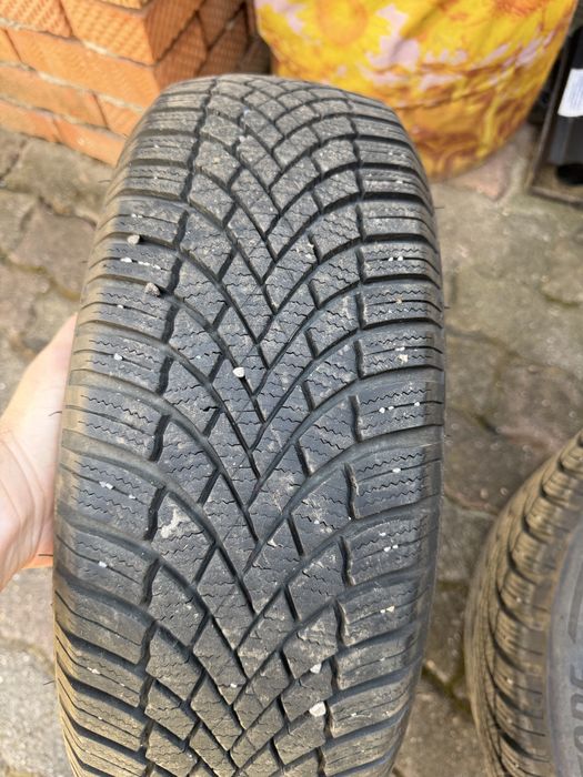Vand 3 anvelope BRIDGESTONE 185/60 R15, M+S cu urmatoarele DOT-uri ;3625;2125;3823