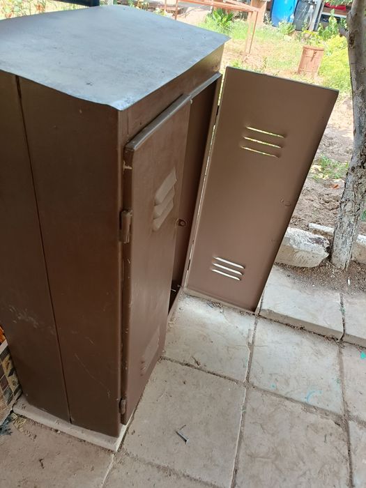 Шкаф,ящик для пропановых баллонов,вмещается 2х50л