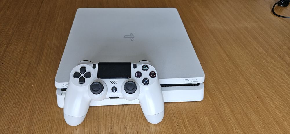 Play Station 4 - 500GB