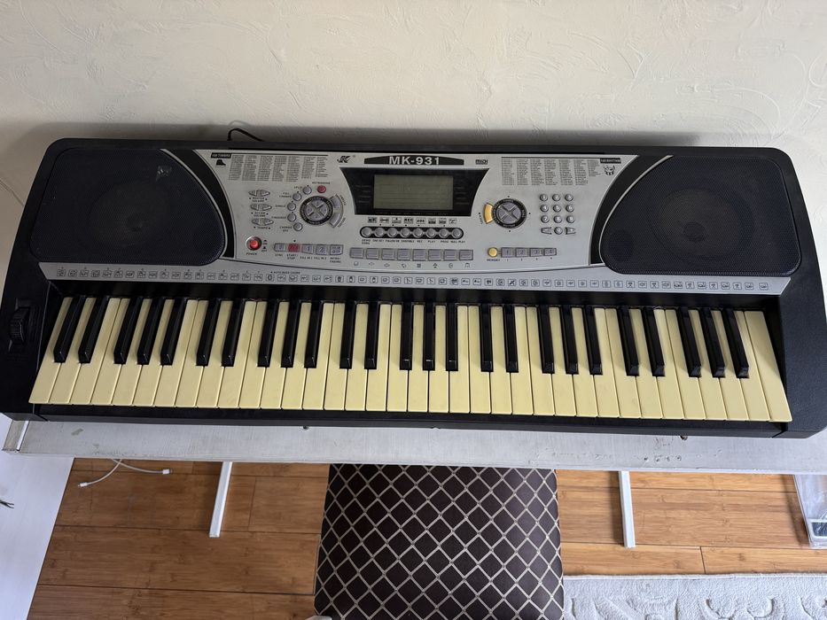 Синтезатор продам