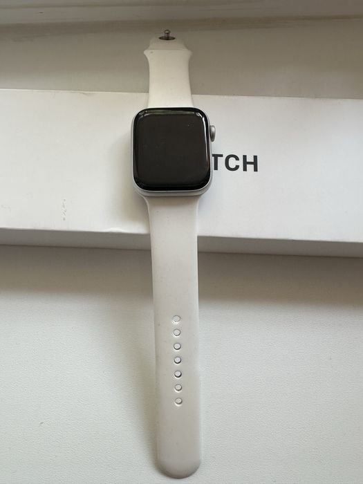Продам Apple watch Se