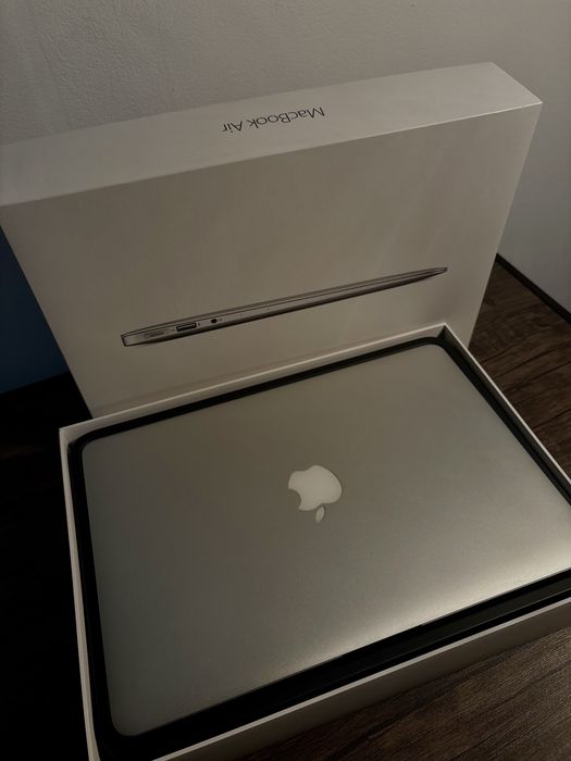 MacBook Air 13” 2013 • 8GB RAM • 128GB SSD • Stare foarte bună
