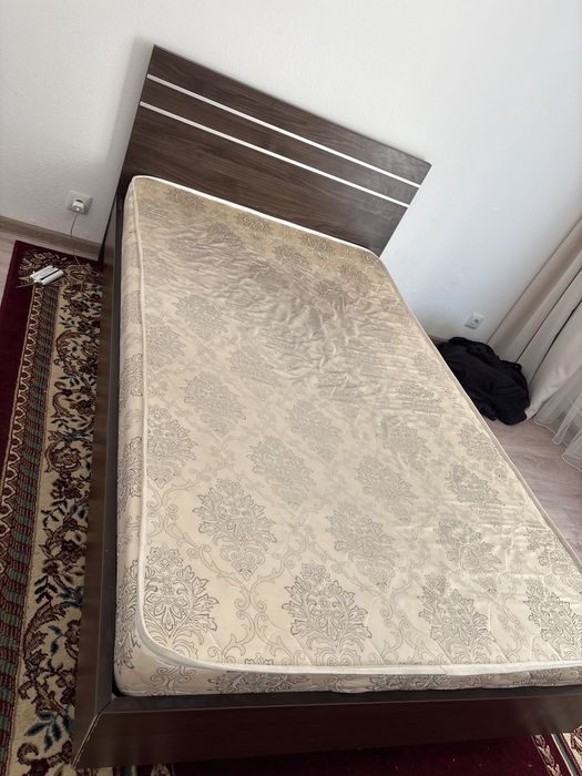 Кровать с матрасом