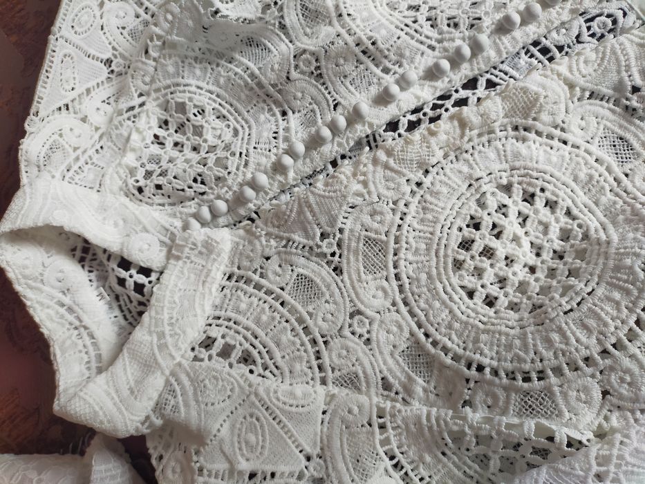 Белое платье из кружева