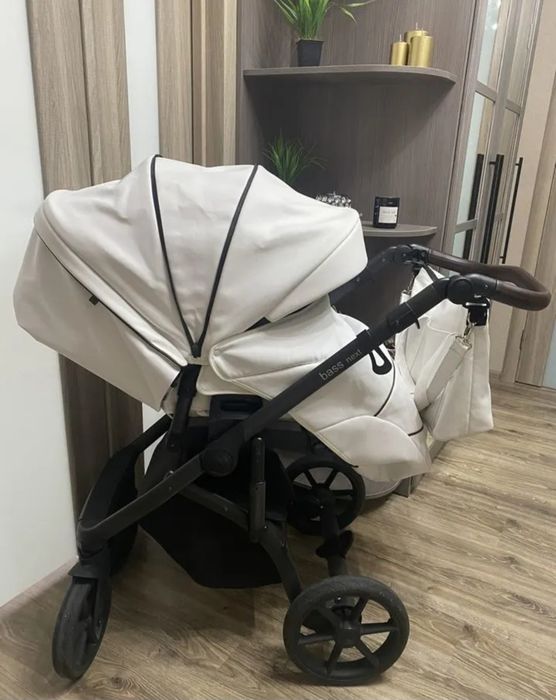 Продам коляску 2 в 1 roan bass next