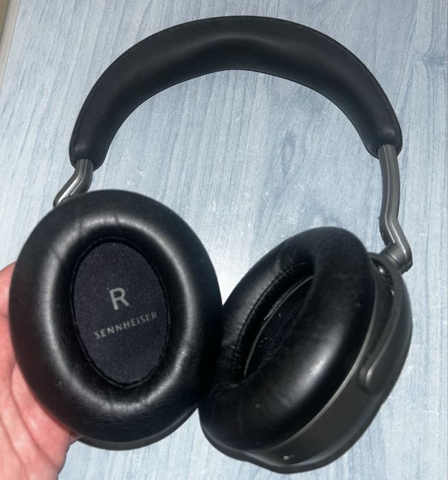 Căști Sennheiser Momentum 4 Wireless – Stare Foarte Bună, Toate Accesoriile Incluse