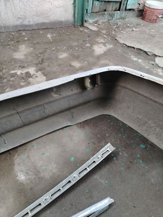 Задний бампер на Мерседес 210