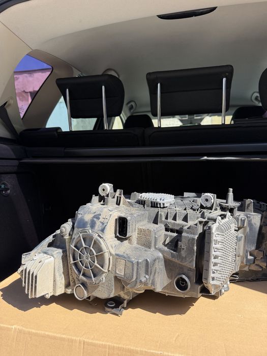 Far dreapta bmw g30 2018 cu module volan partea stanga