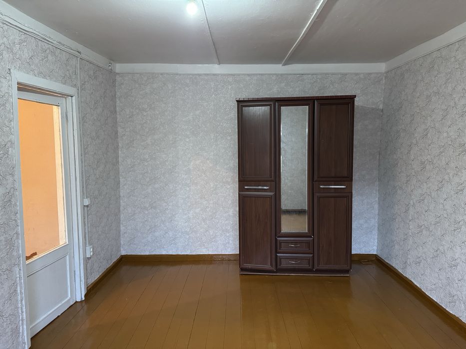 Продаю 1-КОМ 1 этаж огород Спутник-8