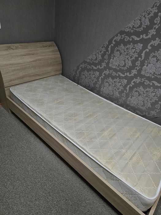 Срочно продаю кровать 90×190см
