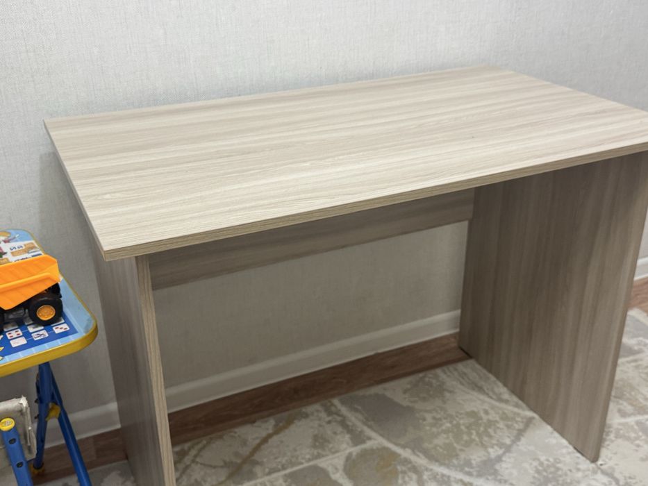 Продам парту или стол для комп