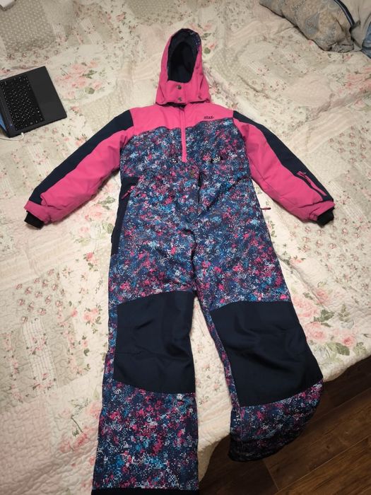 Продам костюм для девочки