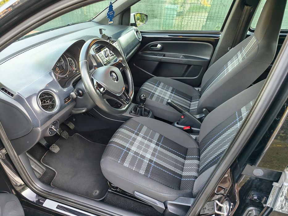 VW UP! Club facelift , an 2017, benzina, garantie