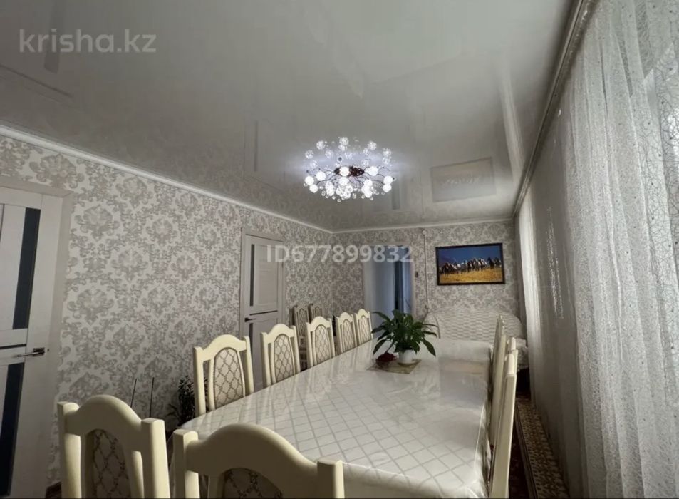 Стол с 14 стульями