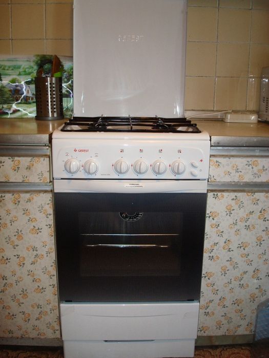 Продам газовую плиту Гефест 3200-05