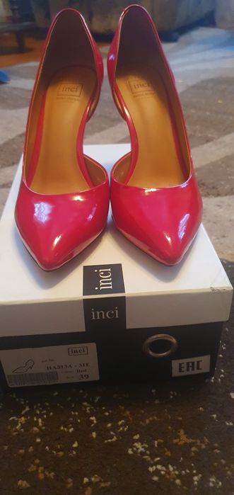 Продаю туфли женские