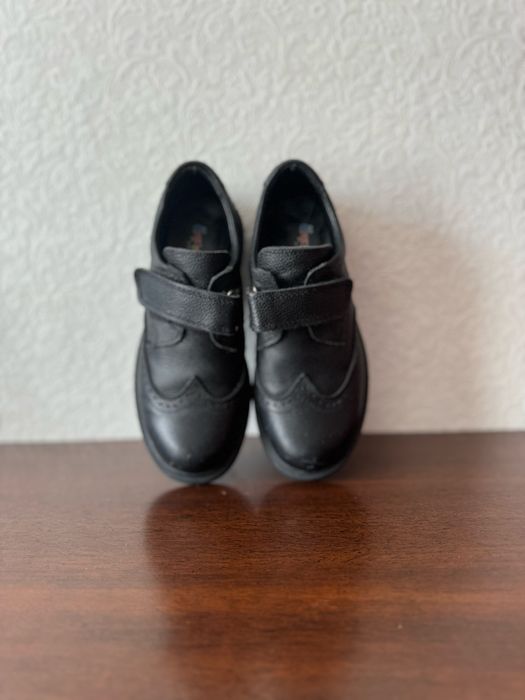 Кожаные туфли на мальчика.