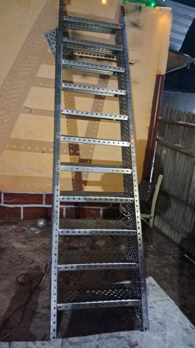 Vând scari zincate exterioare și interioare galvanizate cel mai bun pr