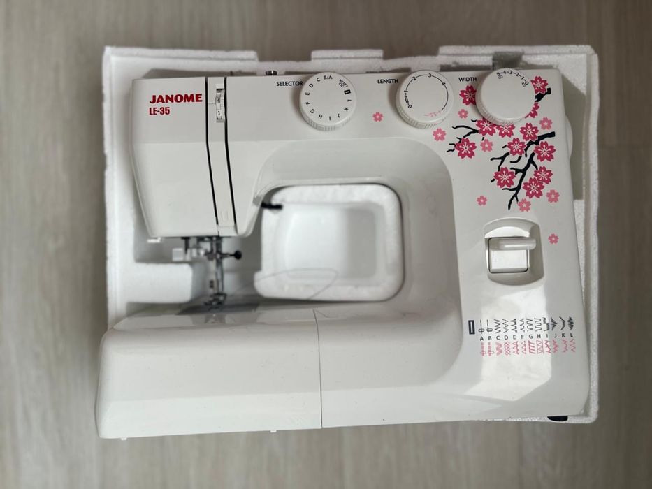 Швейна машина Janome Le-35