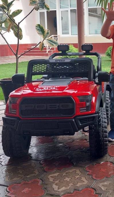 Bollalar moshinasi aybi yoq yengidek turipti  kop uchilmagan