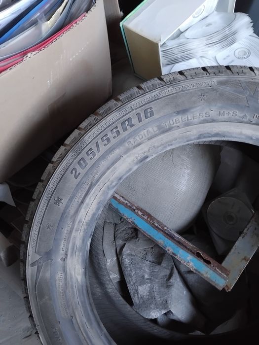 Шины на 16 и на 17 три комплекта.