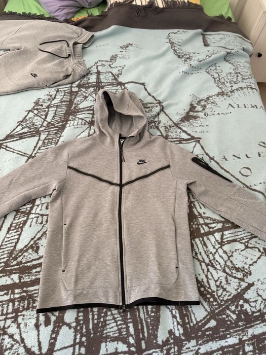 Hanorac Nike tech fleece