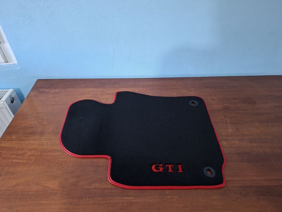 Covorase auto din mocheta dedicate VW Golf 5 - 6 (R32 - GTI)