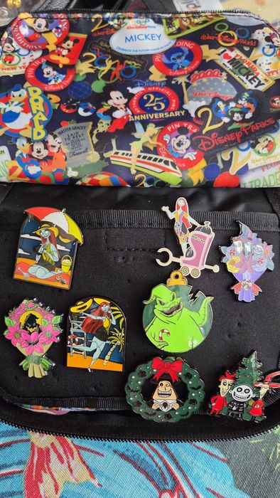Колекционерска дисни значка (Disney pin)