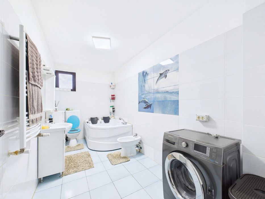 Vila 6 camere de vanzare