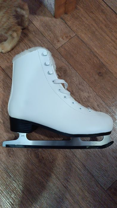 Продам фигурные коньки