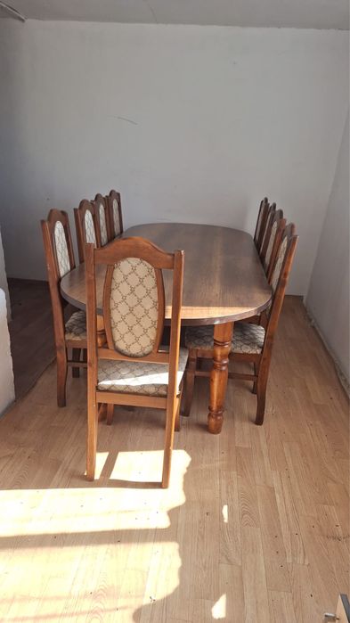 Срочно продам стол со стульями