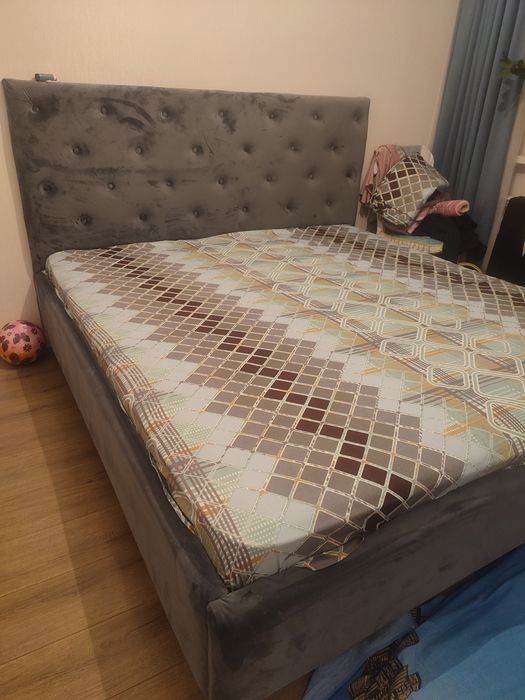 Двухспальная кровать