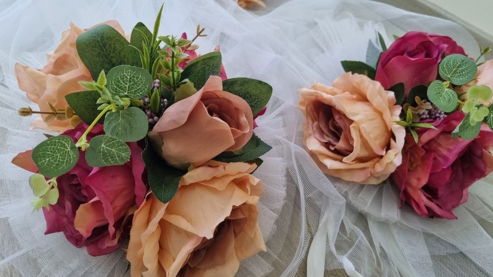 Decorațiuni nuntă mașină miri și nași