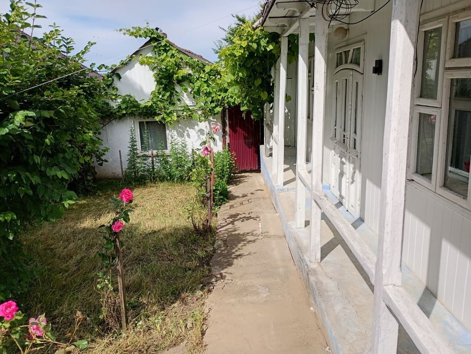 Casă bătrânească de vanzare