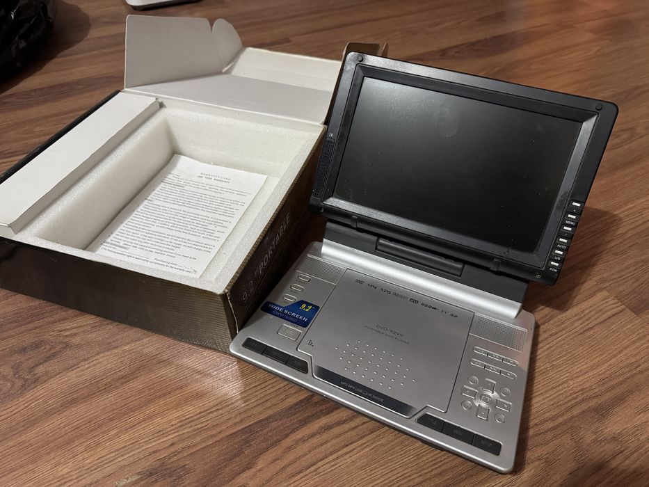 Портативный DVD-проигрыватель 9.2” — DVD-9209