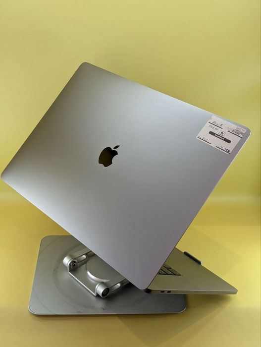 Apple Macbook Pro i7